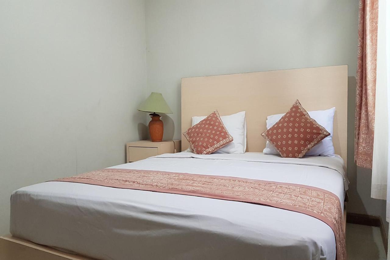 Oyo 3819 Hotel Winotosastro Джок'якарта Екстер'єр фото
