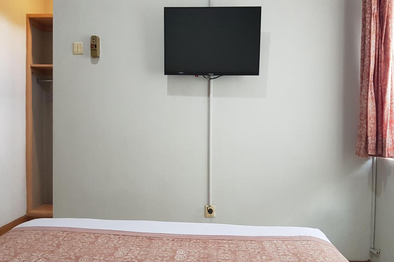 Oyo 3819 Hotel Winotosastro Джок'якарта Екстер'єр фото