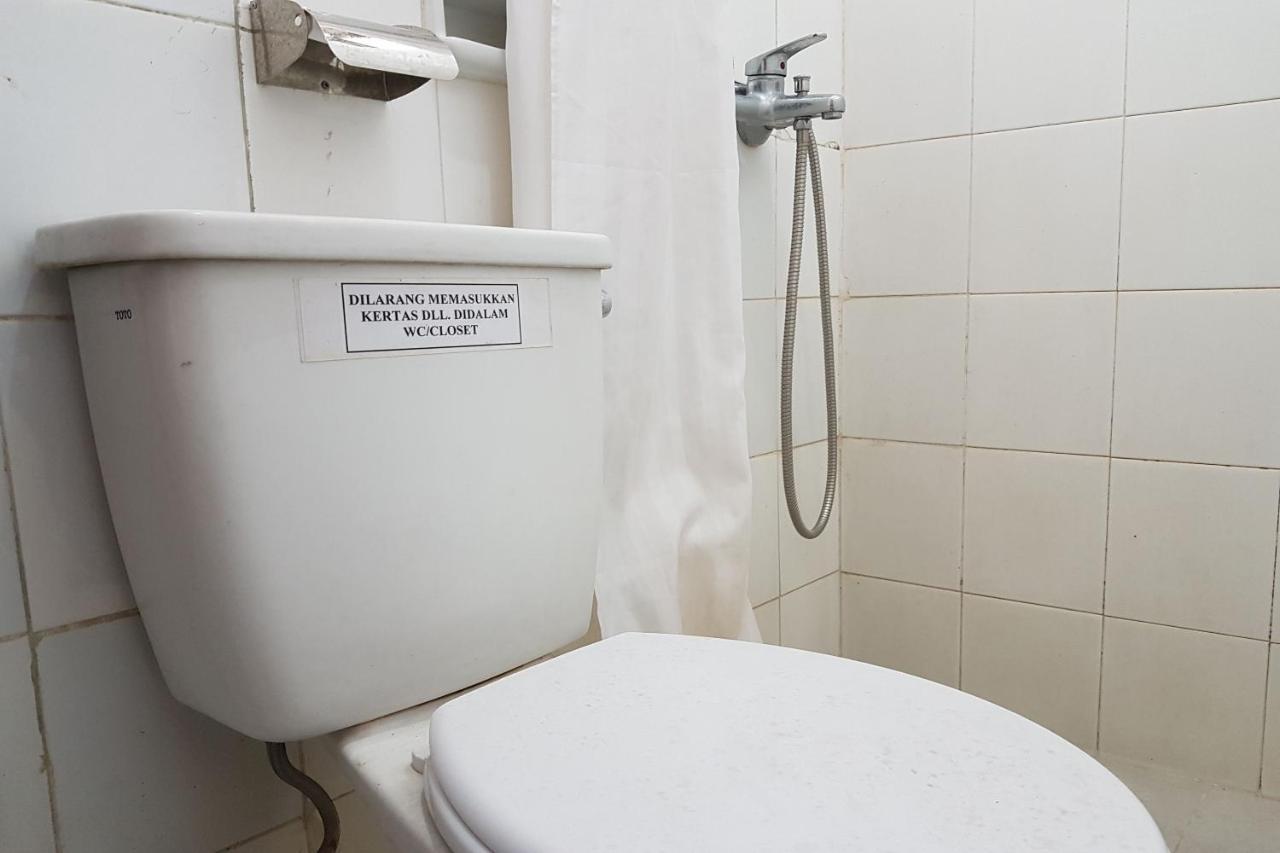 Oyo 3819 Hotel Winotosastro Джок'якарта Екстер'єр фото