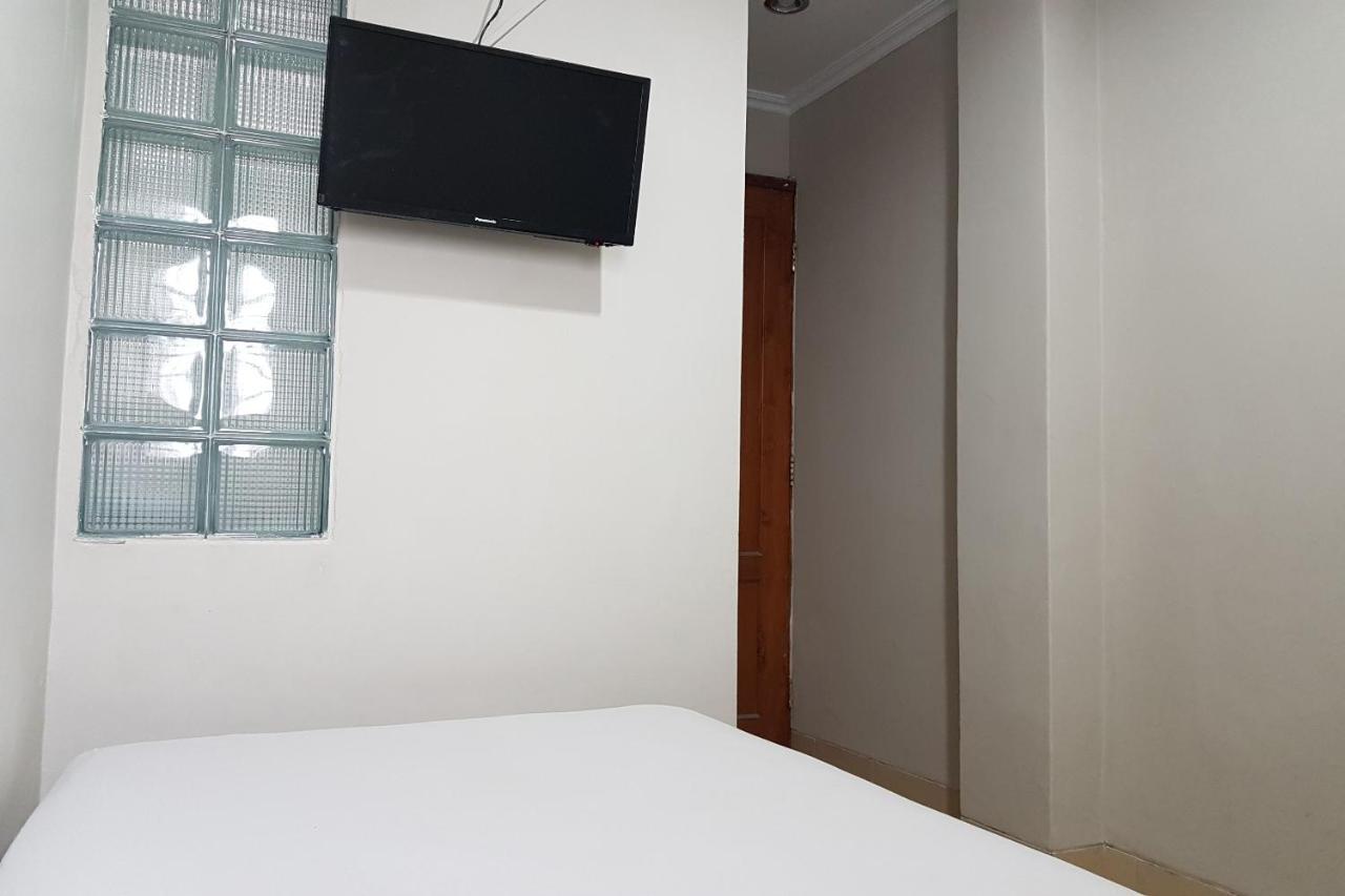 Oyo 3819 Hotel Winotosastro Джок'якарта Екстер'єр фото