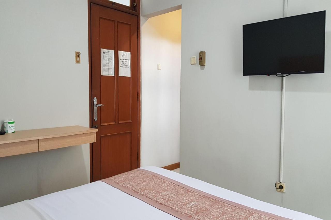 Oyo 3819 Hotel Winotosastro Джок'якарта Екстер'єр фото