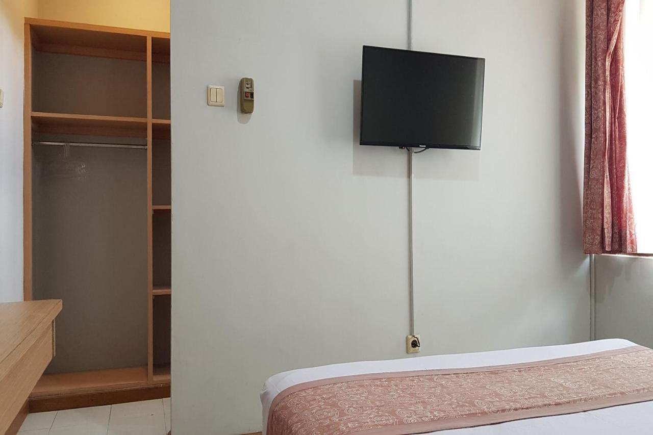 Oyo 3819 Hotel Winotosastro Джок'якарта Екстер'єр фото